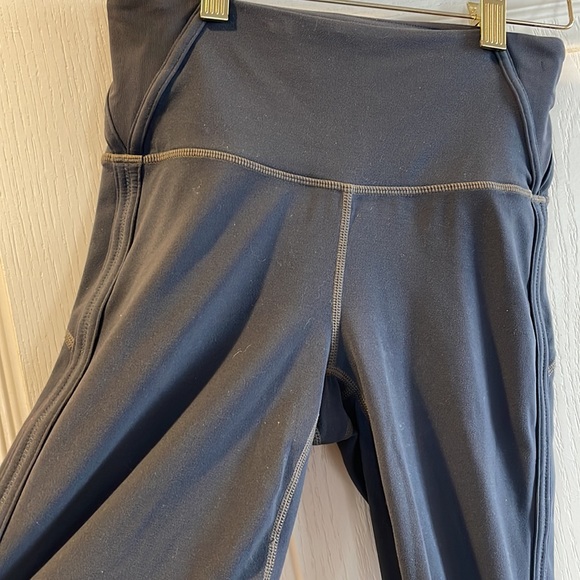 Athleta Dark Grey leggings mesh slotted sides w high waist Size XS - Picture 4 of 7
